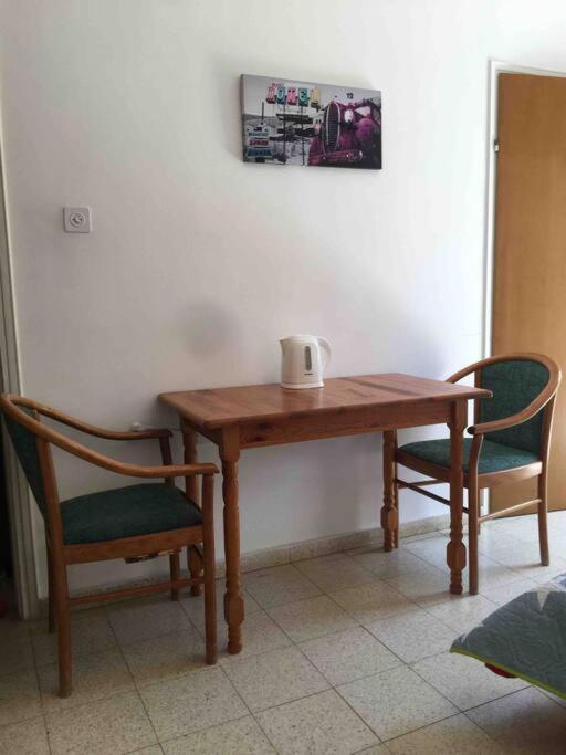 The Little Dorm And Beer Apartamento Arad Exterior foto