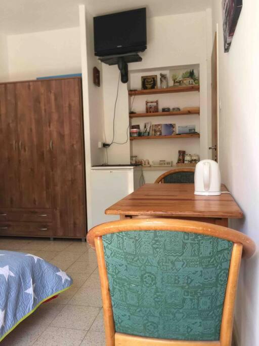 The Little Dorm And Beer Apartamento Arad Exterior foto