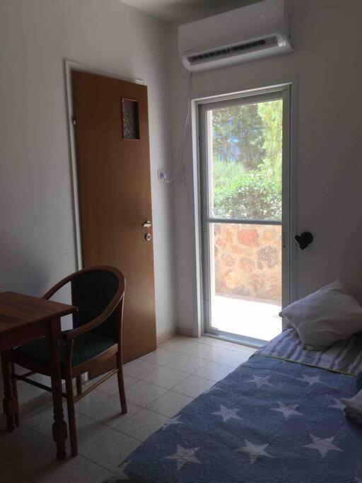 The Little Dorm And Beer Apartamento Arad Exterior foto